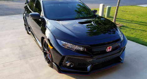 Illustration for article titled Someone Already Wants To Part With Their Poor 2017 Honda Civic Type R For $55,000